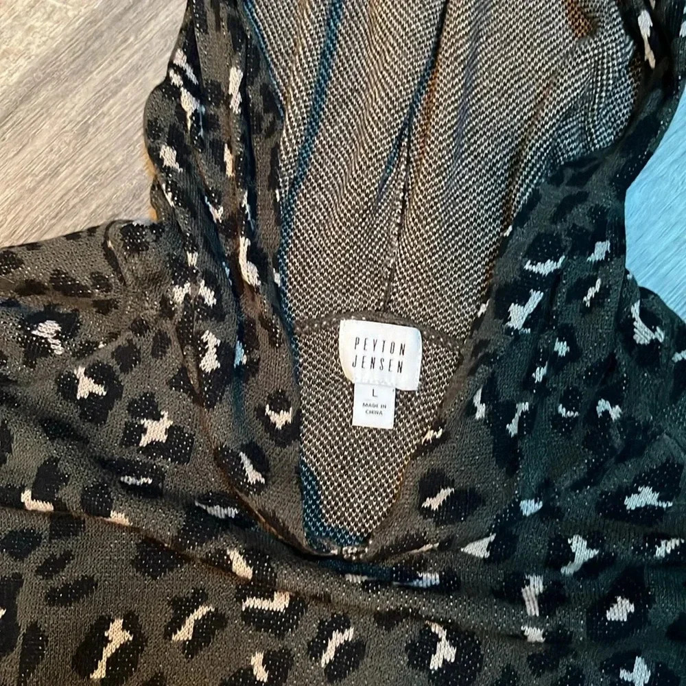 Peyton Jensen green animal print pullover hoodie - Picture 4 of 8